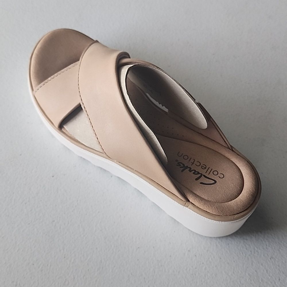 Nearly New Clark's Jillian Gem Warm Beige Sandal, Size 6.5